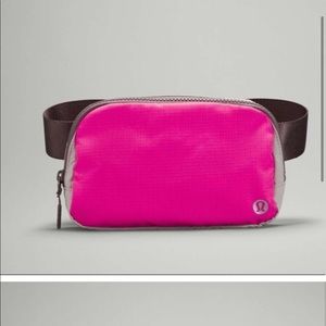 Lululemon everywhere belt bag color pow pink light / lunar rock / chrome. Used.